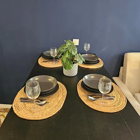 Evasion Bleue, Balcon Ensoleille * Nimes